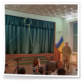 День захисників і захисниць України та День Українського козацтва З нагоди Дня захисників і захисниць України та Дня Українського козацтва в Коледжі проведено низку заходів. Актив студентської ради підготував відео вітання воїнам. У навчальних групах впродовж тижня відбулися тематичні інформаційно-просвітницькі виховні години «Сила нескорених», «Пісні, що народжені відвагою», «Україна в серці, вдячність у творчості».