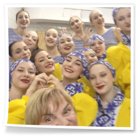 3 грудня 2025 року, напередодні Дня місцевого самоврядування здобувачі освіти ОПП «Народна хореографія» – учасники НАНТ «Закаблуки» (керівник Олена Ковалівська) взяли участь в урочистостях на сцені ХНАТОБ.