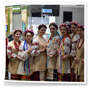 7 грудня 2025 року учасники фольклористичного гурту «Слобожаночка» (художній керівник – заслужена артистка України Олена Шишкіна) розпочали цьогорічну низку різдвяних концертів, взявши участь у театрально-розважальній програмі для дітей та дорослих у ТРЦ «Нікольський».