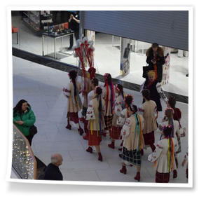 7 грудня 2025 року учасники фольклористичного гурту «Слобожаночка» (художній керівник – заслужена артистка України Олена Шишкіна) розпочали цьогорічну низку різдвяних концертів, взявши участь у театрально-розважальній програмі для дітей та дорослих у ТРЦ «Нікольський».