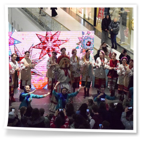 7 грудня 2025 року учасники фольклористичного гурту «Слобожаночка» (художній керівник – заслужена артистка України Олена Шишкіна) розпочали цьогорічну низку різдвяних концертів, взявши участь у театрально-розважальній програмі для дітей та дорослих у ТРЦ «Нікольський».