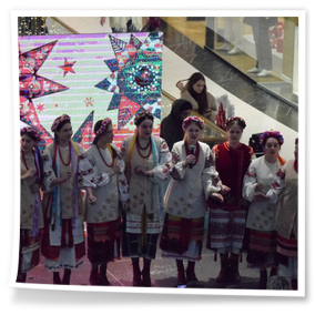 7 грудня 2025 року учасники фольклористичного гурту «Слобожаночка» (художній керівник – заслужена артистка України Олена Шишкіна) розпочали цьогорічну низку різдвяних концертів, взявши участь у театрально-розважальній програмі для дітей та дорослих у ТРЦ «Нікольський».