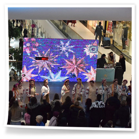 7 грудня 2025 року учасники фольклористичного гурту «Слобожаночка» (художній керівник – заслужена артистка України Олена Шишкіна) розпочали цьогорічну низку різдвяних концертів, взявши участь у театрально-розважальній програмі для дітей та дорослих у ТРЦ «Нікольський».