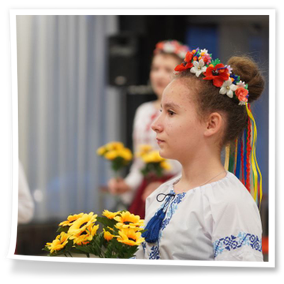 21 листопада 2025 року Україна була представлена на престижному мистецько-освітньому заході «Afternoon with Ukrainian culture» (укр. «Полудень з українською культурою»), організованому Інститутом менеджменту культури і туризму, культурології та етнології факультету філософії Університету Костянтина Філософа у місті Нітра (Словаччина).