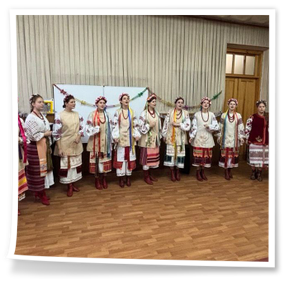 22 грудня 2025 року Різдвяно-святковим і водночас теплим та родинним був сьогоднішній звітний концерт здобувачів освіти освітньо-професійної програми «Народне пісенне мистецтво та хорове диригування».