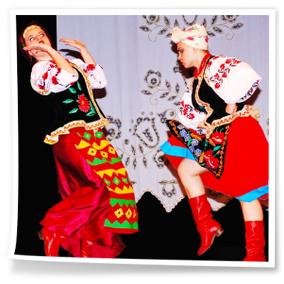 Хореографічний номер «Дві куми» Народного ансамблю народного танцю «Закаблуки»